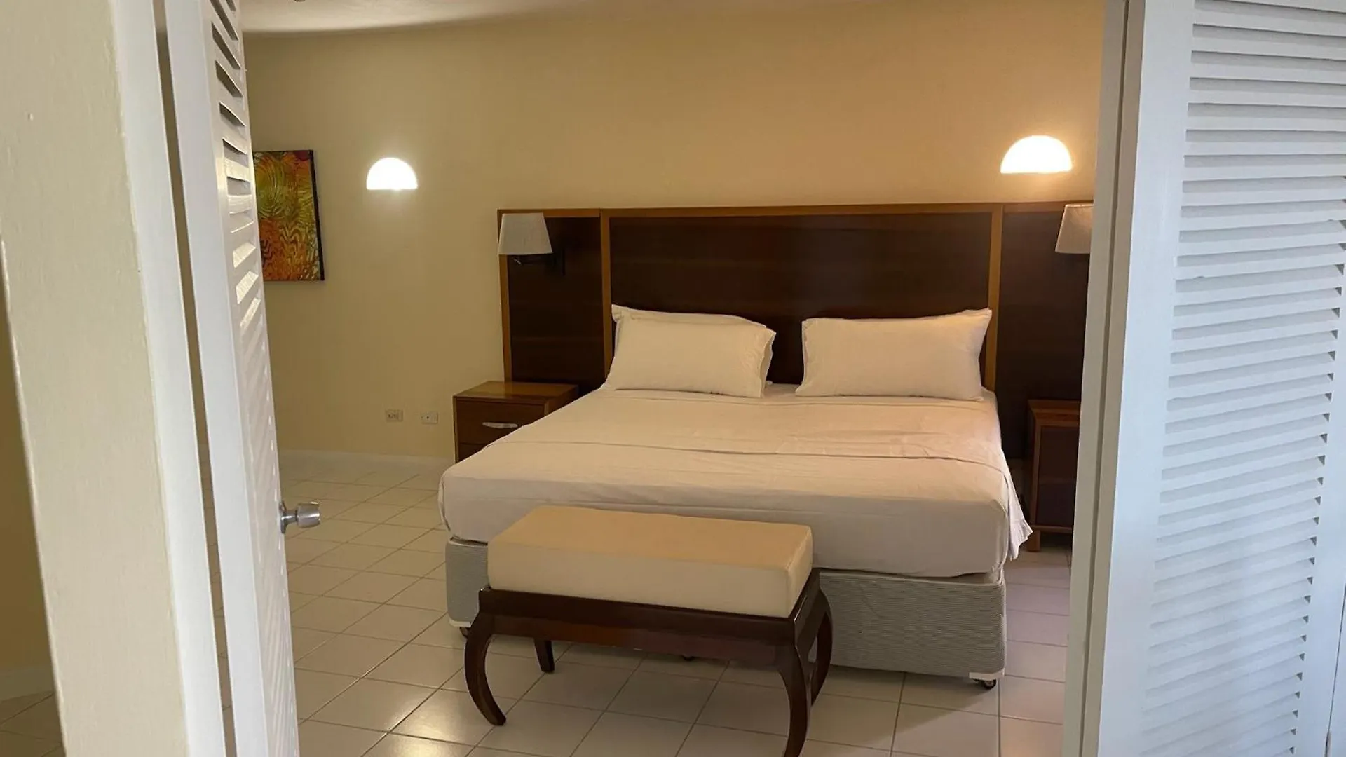 Hotel Leroy Christ Church 0*,