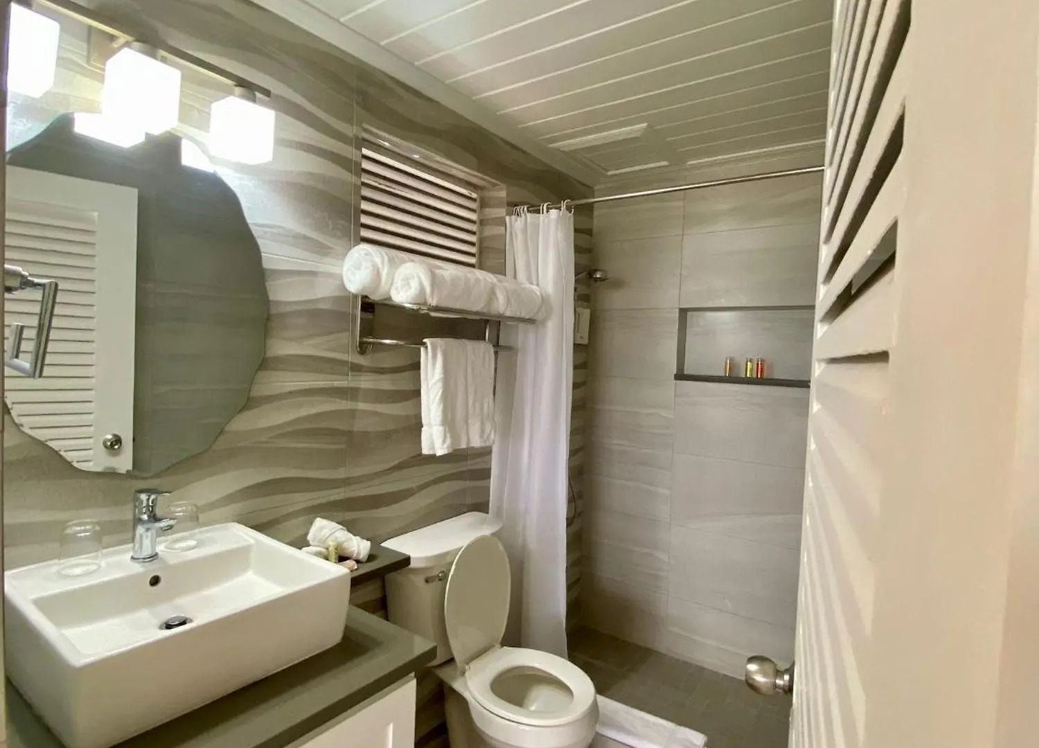 Hotel Leroy كرايست تشيرش